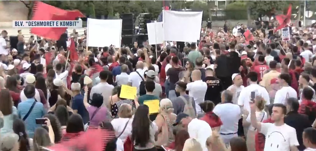 Amendamenti i PE  aktivisti  Dolëm për Zvërnecin  por në këtë shesh kërkohet dorëheqja e kryeministrit  Rama në burg  Berisha në burg  Drejtësia t i hetojë