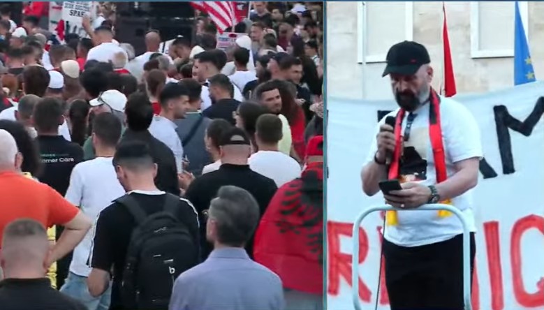  S e kemi luksin të presim    I sëmuri me kancer i bashkohet protestës për dorëheqjen e Ramës  Ky plehra nuk largohet nëse nuk rrimë këtu 