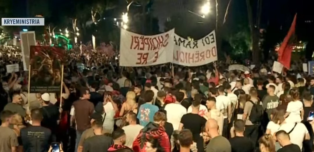 VIDEO  Përfundon protesta e 24 ërt për largimin e kryeministrit  kërkesa e panegociueshme  Rama jep dorëheqjen 