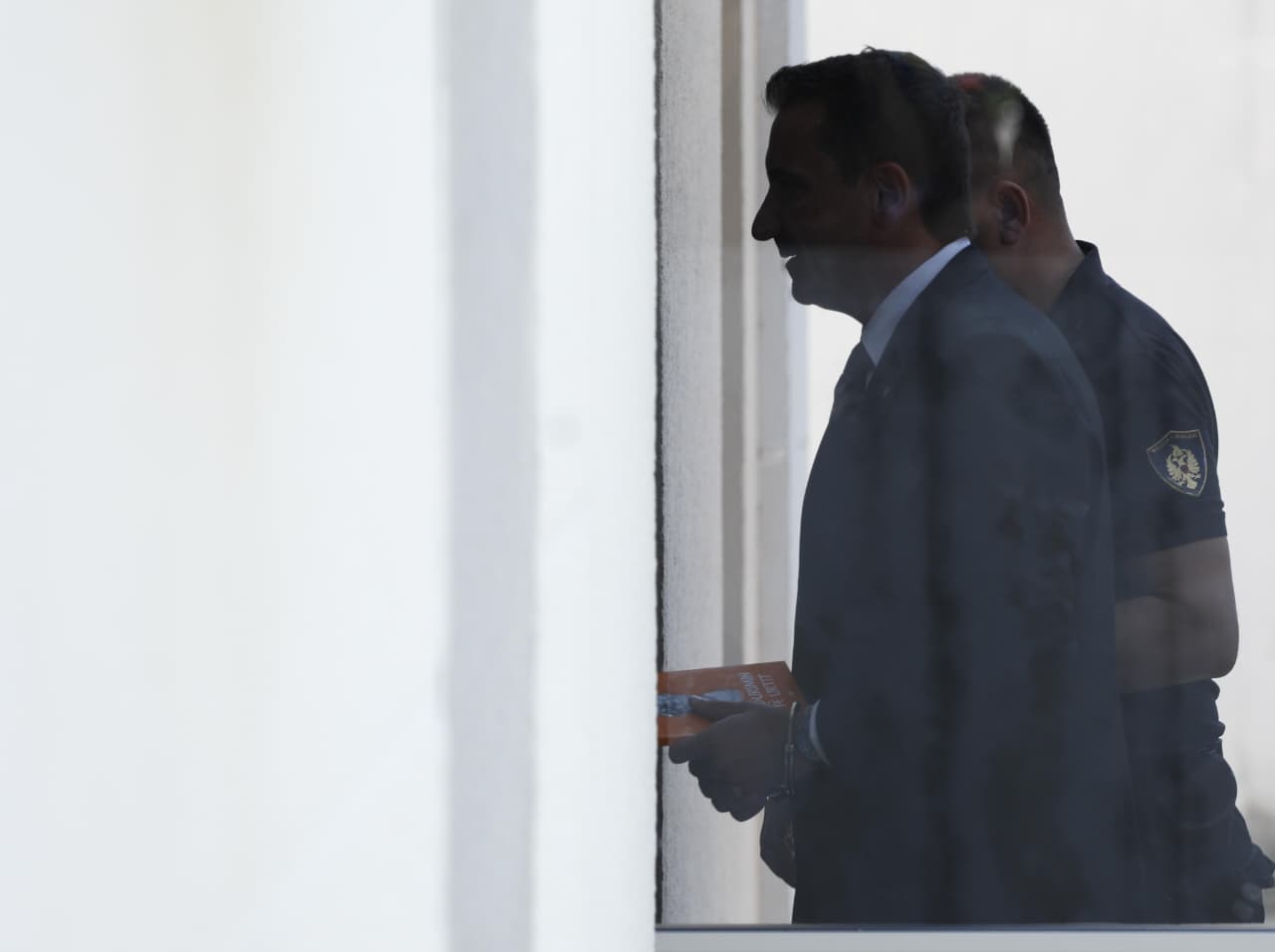 Administrativja nuk lejoi transmetimin live të seancës  avokati i Veliajt  Kufizimi për mediat dhe publikun është i papranueshëm