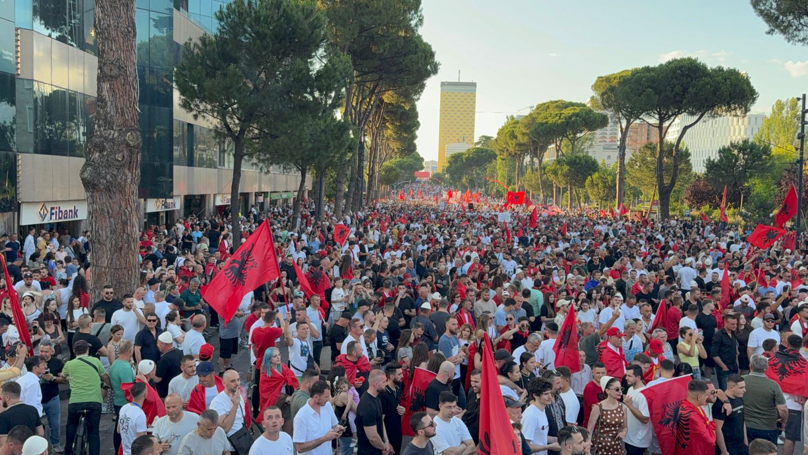 LIVE  Sot protesta e 24 të para kryeministrisë për largimin e kreut të qeverisë  Dorëheqja e Ramës  e panegociueshme 