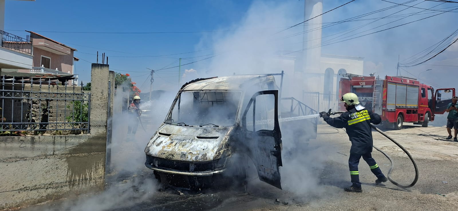 Vlorë  36 vjeçari konfliktohet me një person  i vë flakën një mjeti dhe më pas qëllon në ajër  Ishte në gjendje të dehur