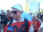 VIDEO/ “Unë jam një nga ‘agjentët’, kam ardhur nga Greqia”- Emigranti ironizon kryeministrin nga sheshi: Rama bën si i çmendur që të mos dënohet, por populli nuk i ha! Të dorëhiqet