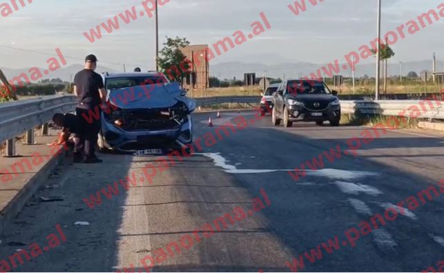 FOTO  Aksident në autostradën Fier Lushnjë  dy persona përfundojnë në spital
