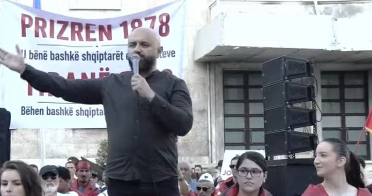 VIDEO   Të qëndrojmë të bashkuar   Aktivisti nga Dukati  Të mbajmë një Kuvend Kombëtar të të gjitha grupeve të aktivistëve dhe tryezë  pa partitë politike 