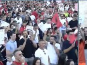 VIDEO/ “Altin Dumanit t’i jepet edhe një mandat”- Aktivisti thirrje nga protesta para Kryeministrisë: SPAK të nisë menjëherë arrestimet e politikanëve të korruptuar! Rama në burg, Berisha në burg