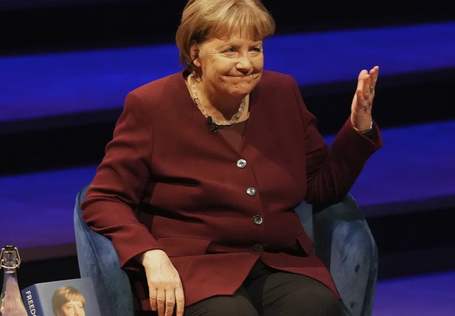 Merkel  Bëra gabime në çështjet e mbrojtjes dhe imigracionit  ato kontribuan në ngritjen e së djathtës ekstreme