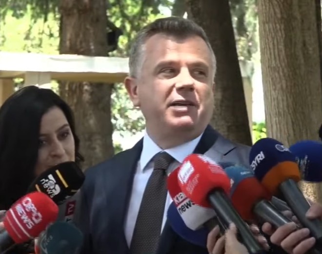 E cilësoi  themeluese të korrupsionit   Balla komenton deklaratën e Petro Koçit për Belinda Ballukun  Ditë të nxehta me temperaturë 