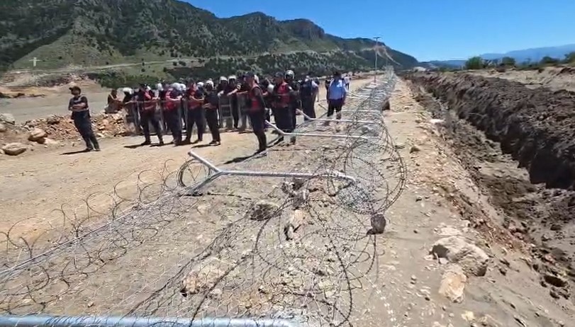 banorët e Rrjollit proteste gardhi tela me gjemba (12)