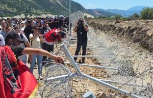 banorët e Rrjollit proteste gardhi tela me gjemba (5)