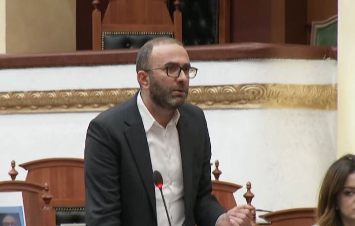 Interpelanca me ministrin e Brendshëm  Lamallari nuk është i pranishëm  Bardhi  S mund të shtyhet se shkon në tualet 