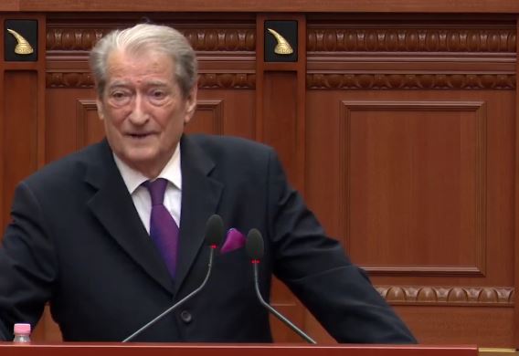  Rama po përgatit arratisjen e Belindës drejt Greqisë   Berisha për protestën  Qytetarët dhe rinia janë derdhur rrugëve të Shqipërisë  S janë fashistë  por kundër diktaturës
