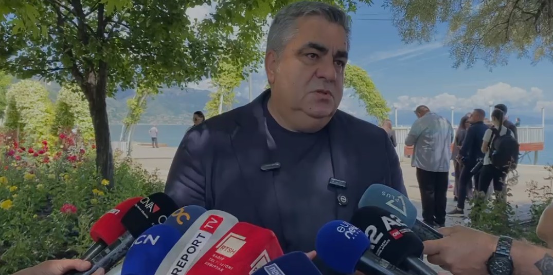 Protestat kundër ndërtimeve në Zvërnec dhe qeverisë  Gonxhja  Duhet një reflektim i thellë nga çdokush  Unë jam vetë revolucionar  por jo i një natyre kaq të butë sa kjo   