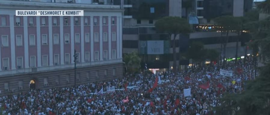 bulevard protestuesit