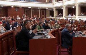 debati votimi