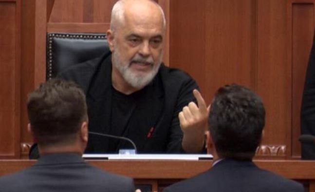 U përplasën me Ramën në Kuvend  Komisioni i Etikës përjashton Agron Shehajn dhe Erald Kaprin