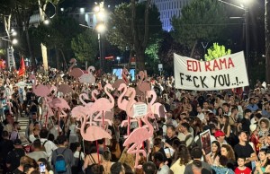 edi rama fuck you flamingo protesta