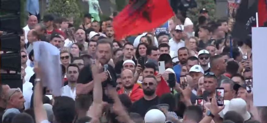 folesi podium protesta