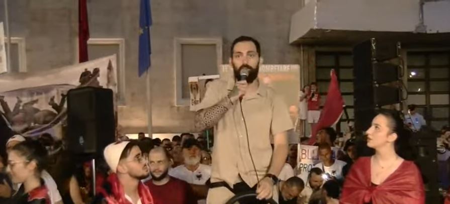 VIDEO  Mijëra protestues në shesh  eksperti Progni  OSHEE ka kërcënuar punonjësit për pushime nga puna pse morën pjesë në protestë 