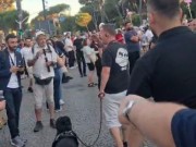 VIDEO/ Protesta e mijëra shqiptarëve para Kryeministrisë i kthehet normalitetit! Një i ri me qen provokoi qytetarët duke i sharë e fyer!