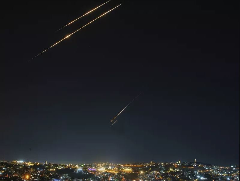Irani shkel armëpushimin  sulmon Izraelin me raketa dhe mbyll hapësirën ajrore  reagon Tel Avivi  Teherani duhet të digjet sonte