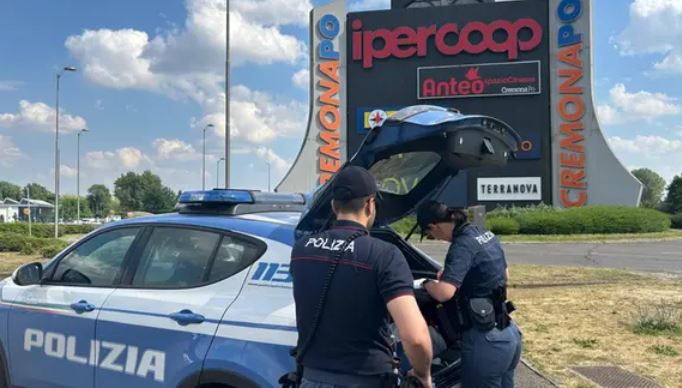 diten-punetor-i-kompanise-se-mirembajtjes-naten-trafikant-droge-arrestohet-shqiptari-ne-itali-i-kapen-rreth-1-kg-kokaine-euro-cash-dhe