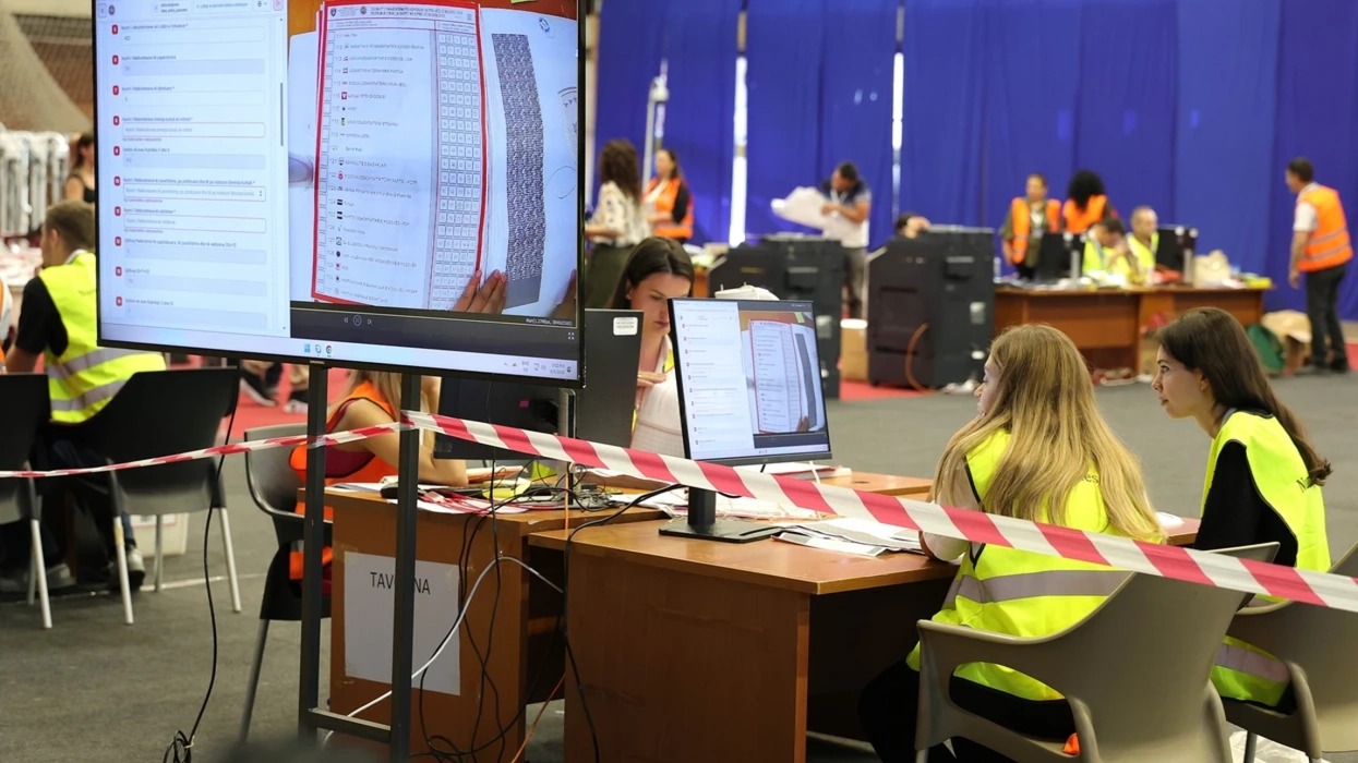 Zgjedhjet në Kosovë  numërohen mbi 92  e votave  LVV kryeson bindshëm  Ja si ndahen ulëset në Kuvend