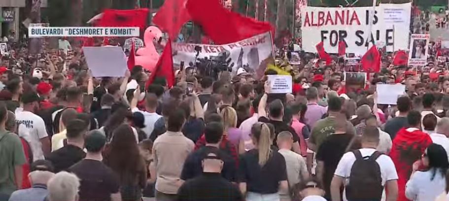 kryeministria protesta