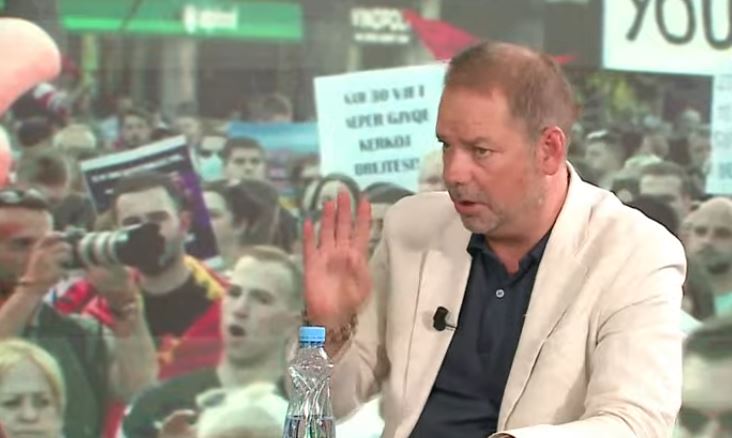  Vetëm protesta qytetare e rrëzon kryeministrin   Kulluri  Ka nevojë për përmbysje të kupolës së vjetër politike  kësaj klase i ka ardhur fundi  Dy partitë e mëdha nën presion