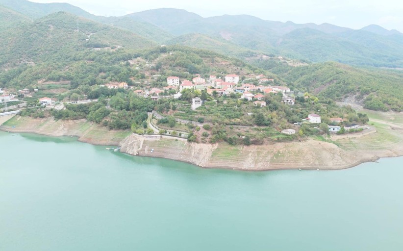 Vijojnë kërkimet në Liqenin e Ulzës për 37 vjeçarin e zhdukur  dyshohet se është mbytur