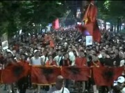 VIDEO/ Mijëra shqiptarë në ditën e 12-të të protestës dhe marshim kilometrik rrugëve të Tiranës: Edi Rama ka marrë fund!