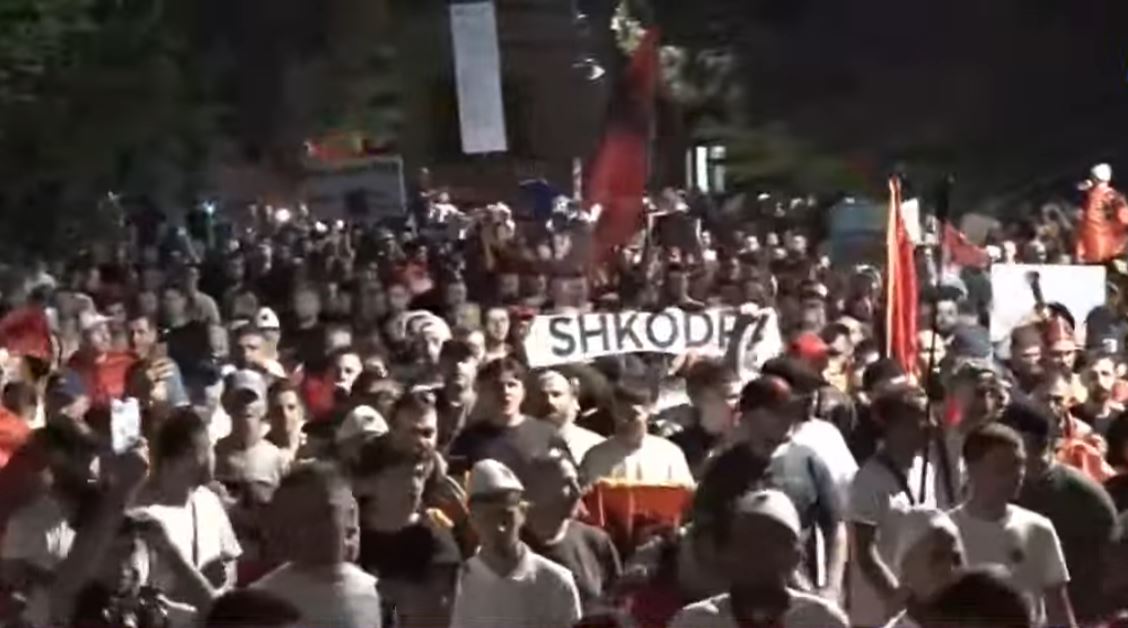  Revolucion   Mijëra qytetarë marshojnë masivisht në rrugët e Tiranës  Rama në burg  Berisha në burg  Ju erdhi fund