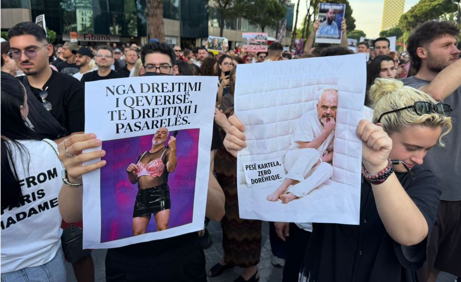 memet protesta