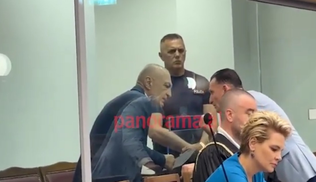 GJKKO refuzon kërkesat e Metës për transmetim live të seancës dhe daljen nga kafazi i qelqtë  pranon aksesimin e provave dixhitale