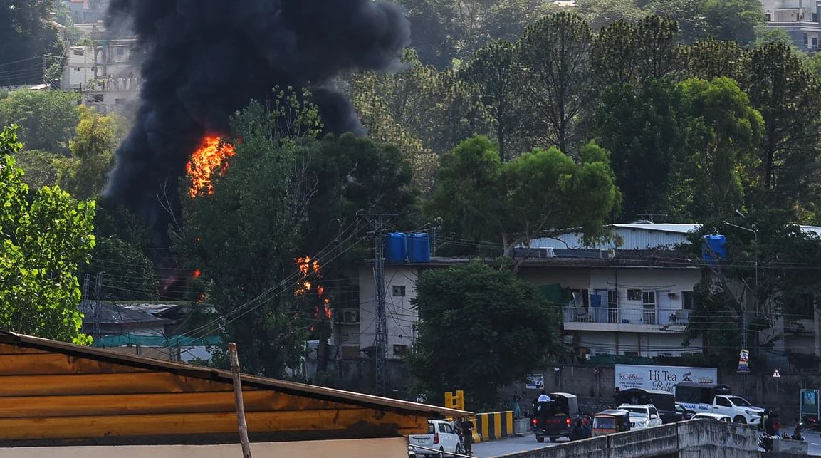 VIDEO  Rrëzohet një helikopter ushtarak në Pakistan  nuk ka të mbijetuar 