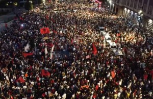 pamjet me dron protesta