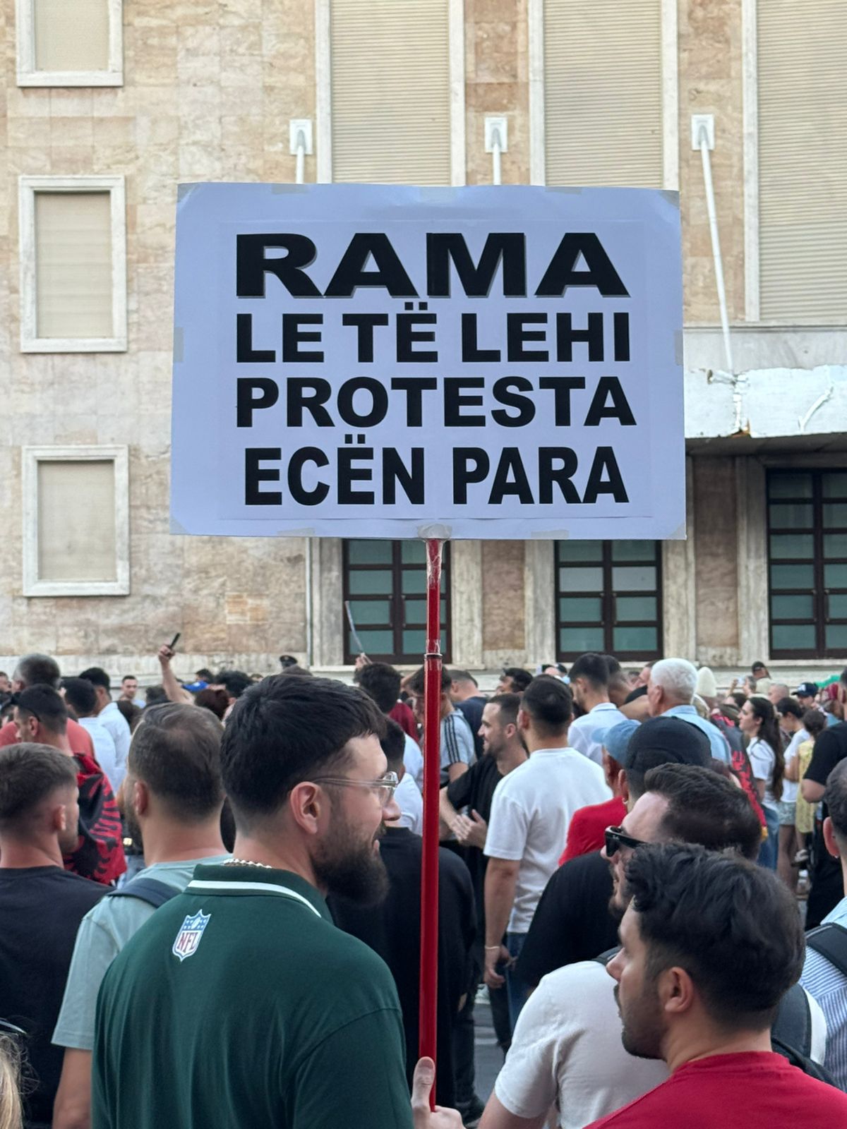 pankarta therese protesta e 17 (1)