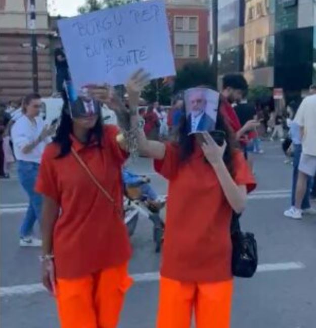 parulla proteste