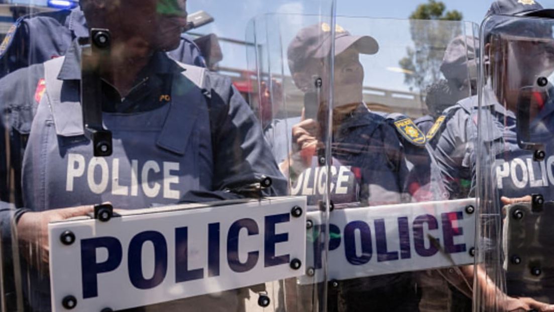 Masakër në Afrikën e Jugut  12 persona vriten nga persona të armatosur në afërsi të Johanesburgut