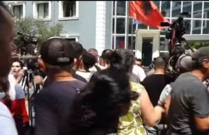 policia e tiranes protesta1