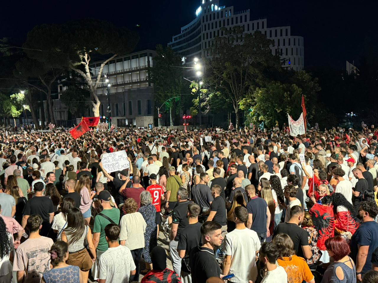 protesta e 18 marshimi (1)