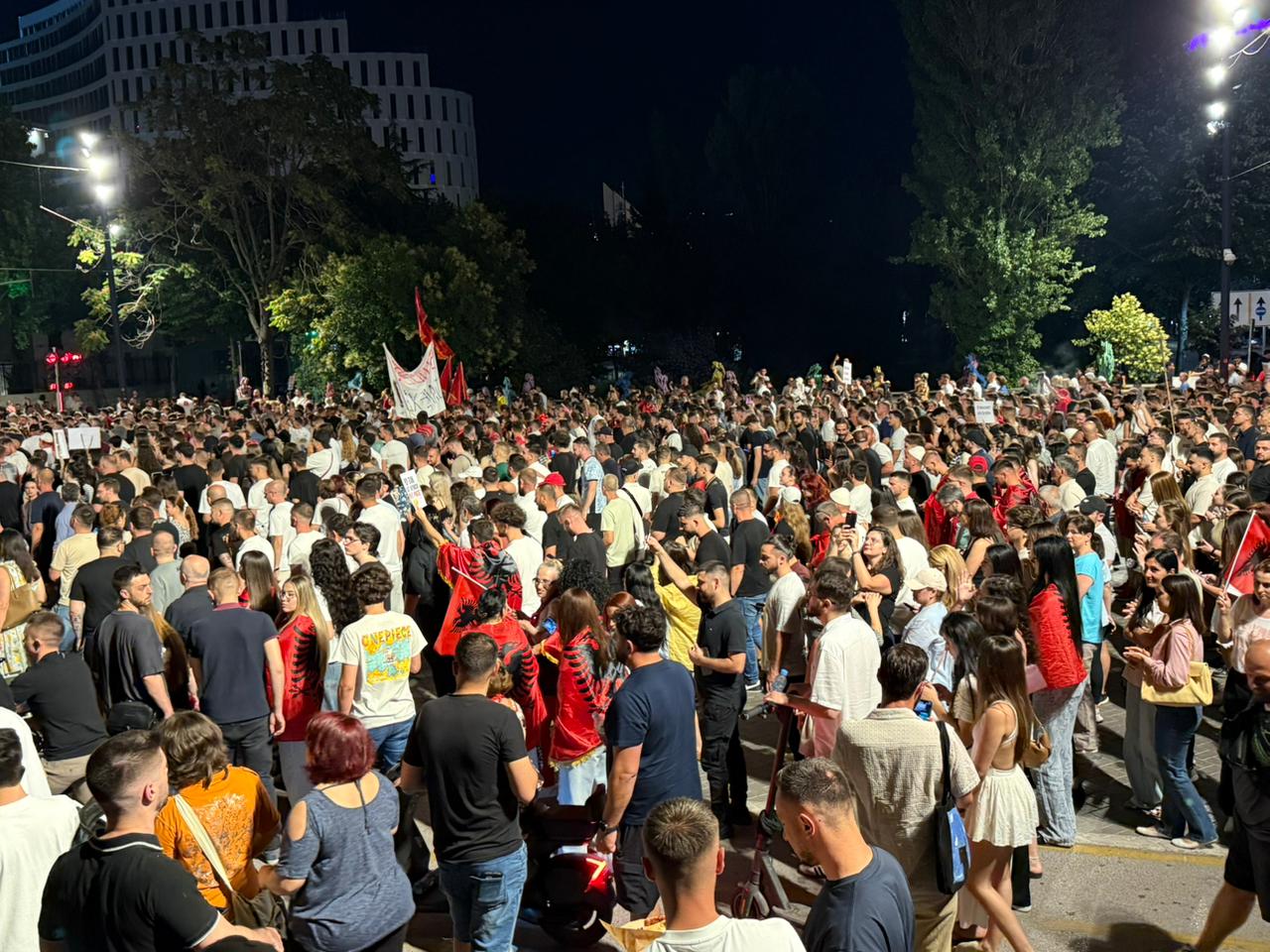 protesta e 18 marshimi (2)