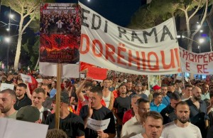 protesta e 28 pankartat (9)