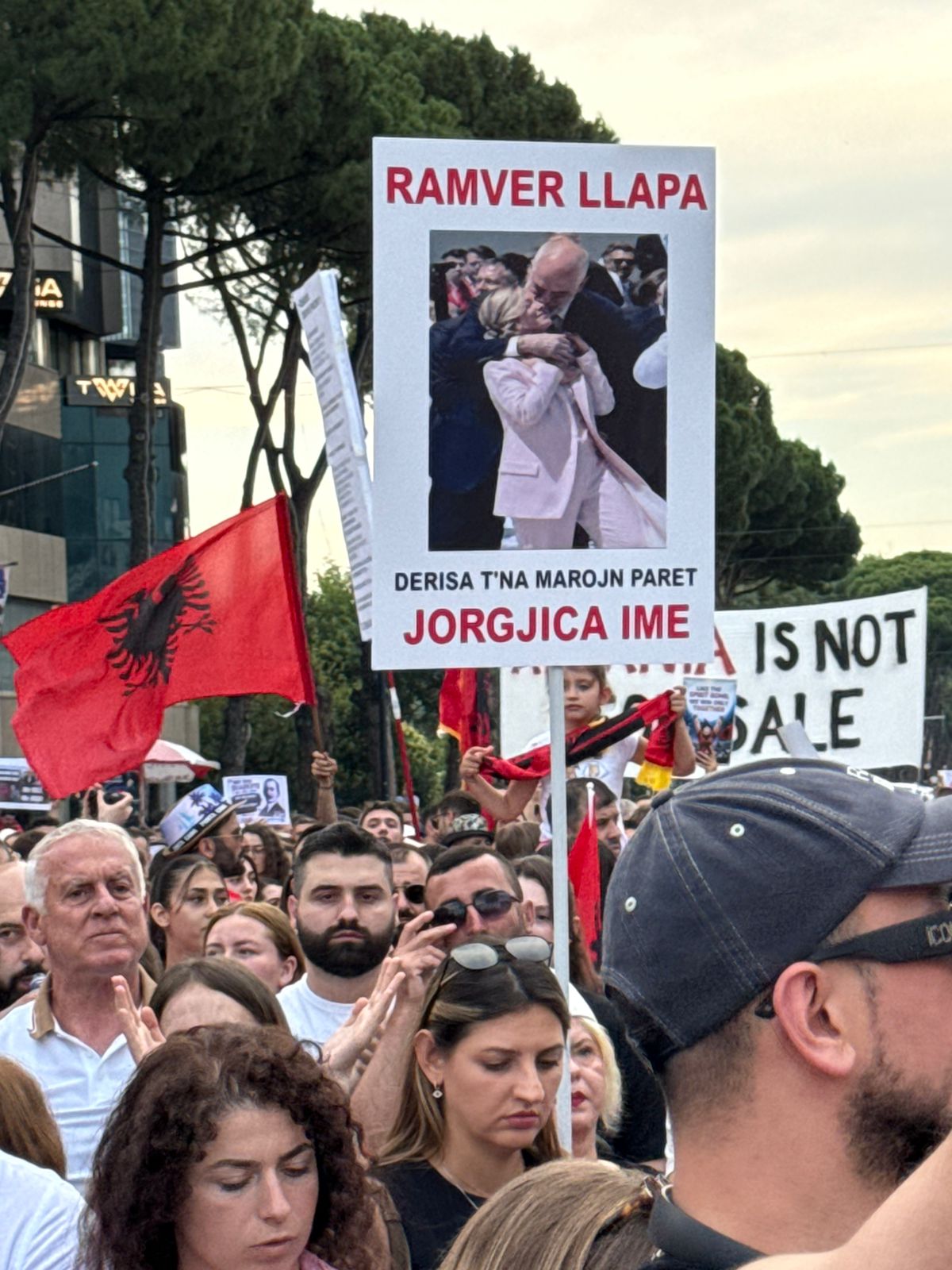 protesta edi rama pankarta (5)