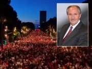Protestat masive për largimin e kryeministrit, Elez Biberaj: Shqipëria ka hyrë në një kapitull të ri! Një vit pas fitores të Ramës, thyhet iluzioni i pathyeshmërisë