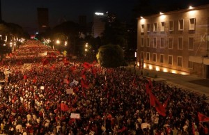 protesta masive para kryeministrise