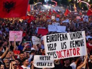 “Protestat masive në Tiranë shkojnë përtej çështjes së mjedisit” – Radio France: Mobilizimi i parë i madh dhe i pavarur i qytetarëve kundër qeverisë!
