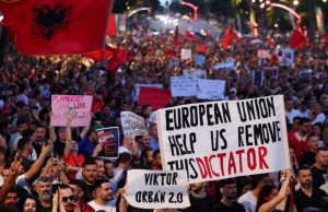 protesta ne tirane