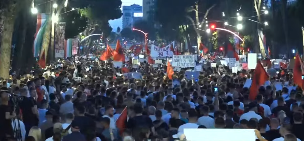 Qytetari shpërthen në protestë  Ku janë fshehur artistët  me Neritan Liçaj dhe Robert Ndrenika  Rama dhe Berisha të hapin krahun 