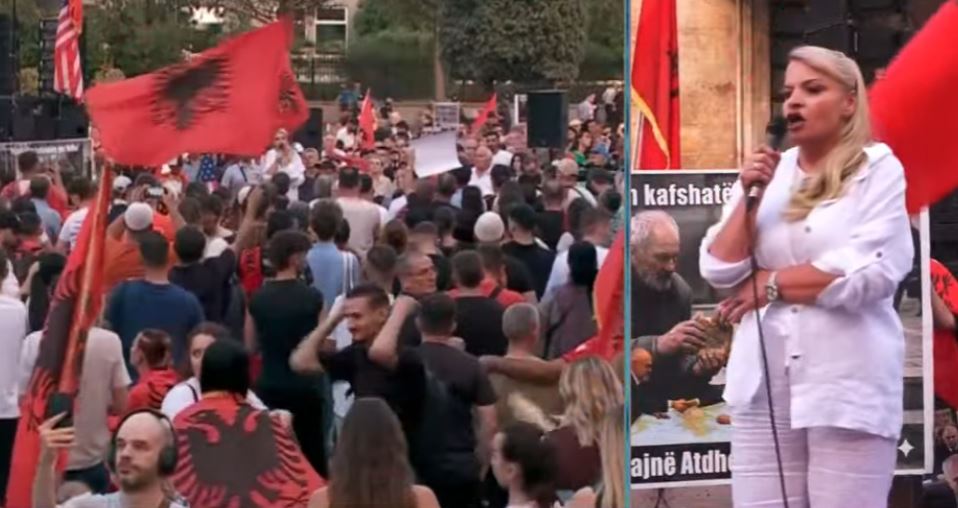  Belinda Balluku duhet të jetë në burg   Protestuesja  Ka vjedhur miliarda  Ku është drejtësia   Populli nuk toleron më asnjë